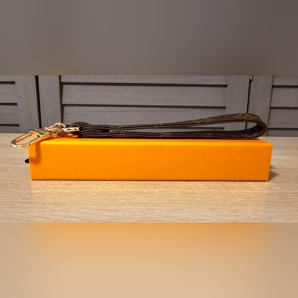 Authentic LOUIS VUITTON Monogram Canvas Wristlet Strap Keychain - Picture 6 of 10